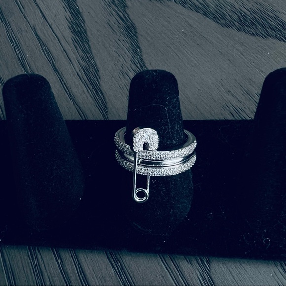 🧷 New! Dazzling Cubic Zirconian Safety Pin Multi-Layered Fashion Ring Size 8 - Picture 8 of 10